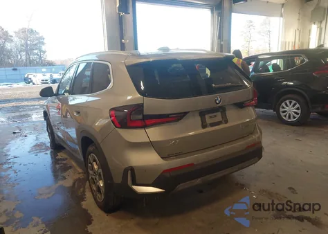 2023 BMW X1 xDrive28I z USA, uszkodzony, nr VIN WBX73EF05P5Y09889